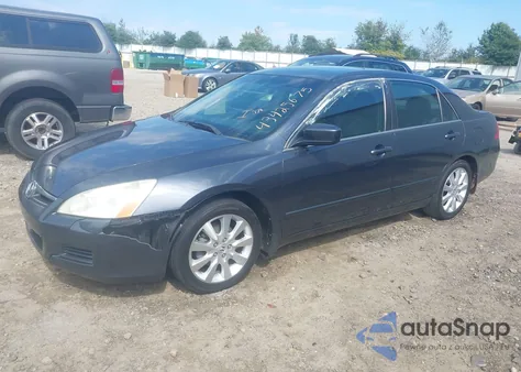 2007 Honda Accord 3.0 Ex z USA, uszkodzony, nr VIN 1HGCM66517A027642
